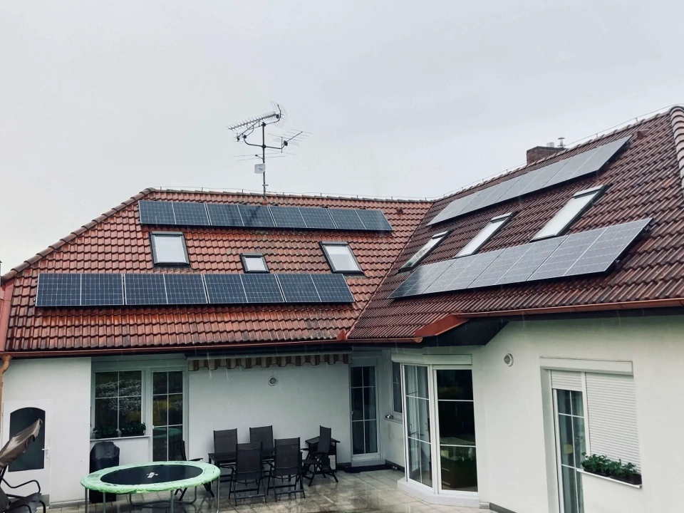 Symetrie na střeše v Pardubicích